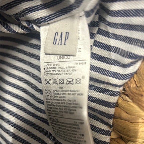 GAP Woven Straw Shoulder Bag with Cream Strap - Picture 2 of 3